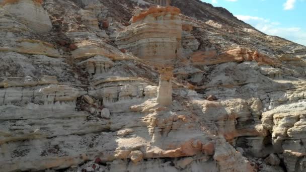 Aerial Shot Hoodoos Sandstone Rock Formation Mojave Desert California Forward — Vídeo de stock