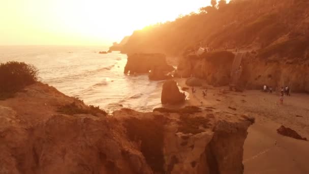 Aerial Shot Malibu Arch Rocks Sea Caves Sunset California Usa — Vídeo de stock