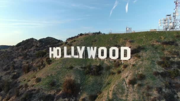 ハリウッドサイン日没空中ビューを引き出す — ストック動画