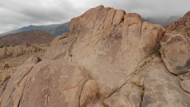 Letecký Záběr Whitney Bouřlivém Počasí Lone Pine California Elevate Reveal — Stock video