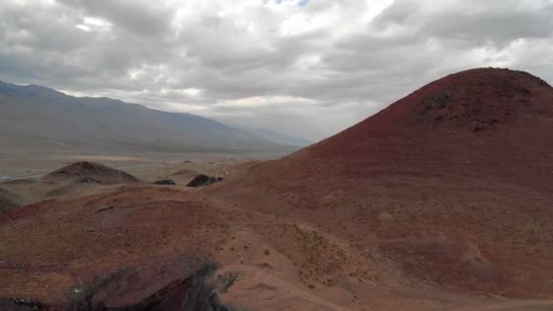 加利福尼亚后火山灰锥岩采石场空中拍摄 — 图库视频影像