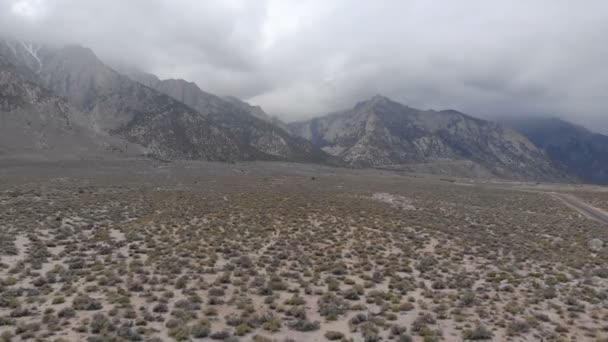 Whitney Dağı Bulutları Sierra Nevada Dağları Kaliforniya Havadan Atış Arkası — Stok video