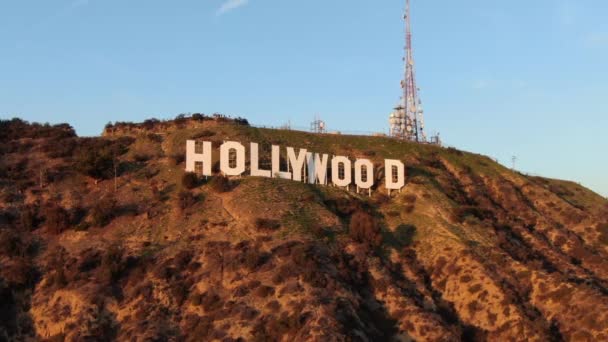 Hollywood Tecken Solnedgång Antenn Visa Zoom Omloppsbana Höger — Stockvideo