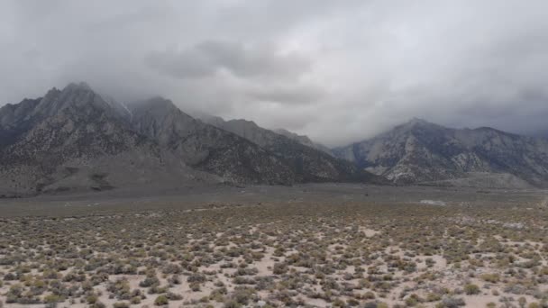 Whitney Stormy Clouds Sierra Nevada Mountains California Aerial Shot Right — стокове відео