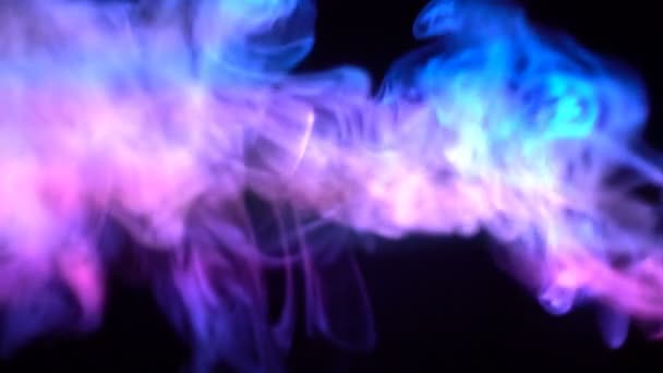 烟雾圈紫色蓝色的特写镜头 — 图库视频影像