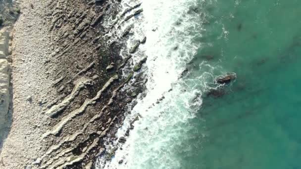 Flygfoto Kaliforniens Kustlinje Fåglar Eye View Rocky Shore Framåt — Stockvideo