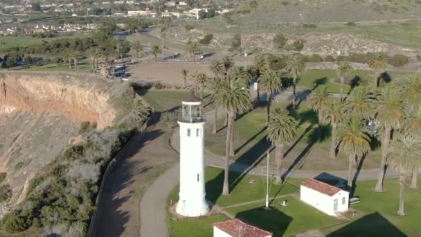 Aerial Shot Lighthouse Point Vincent Palos Verdes Kalifornia Pályáján — Stock videók