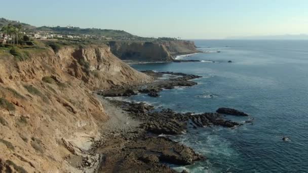 加利福尼亚海岸线Palos Verdes潮池后方的空中射击 — 图库视频影像