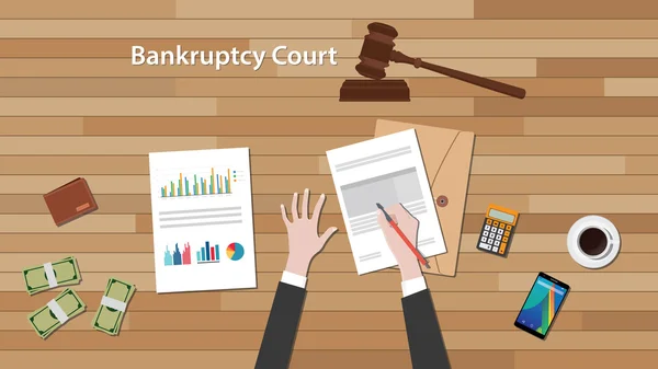 Концепция суда по банкротству с бизнесменом, работающим над бумажным документооборотом и графиком верхней части деревянного стола — стоковый вектор