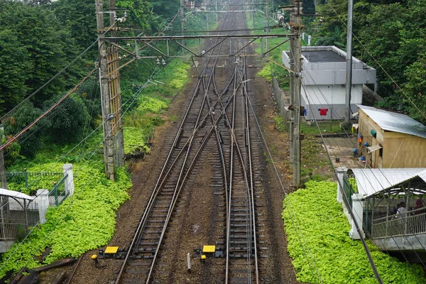 Järnvägen efter regn i depok Indonesien — Stockfoto