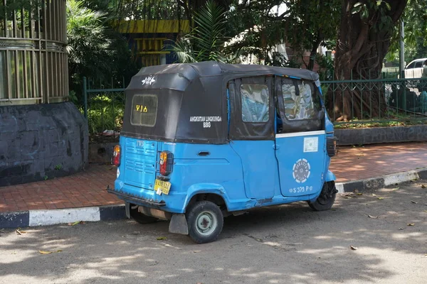 Bajaj bajai alter öffentlicher verkehr in jakarta indonesien — Stockfoto