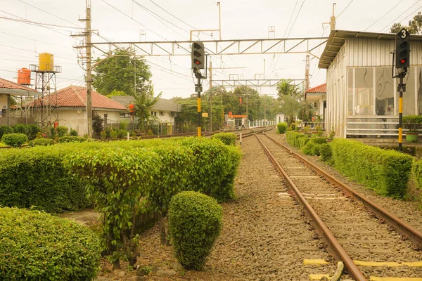 Järnvägsstationen järnväg i närtrafikens linje i jakarta Indonesien — Stockfoto