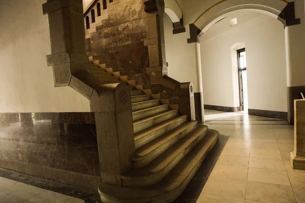 Große und klassische Treppe am lawang sewu building Foto aufgenommen in semarang indonesien — Stockfoto