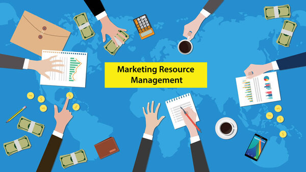 обсуждение управления маркетинговыми ресурсами на таблице заседаний с иллюстрацией документов, денег и папки с документами
