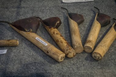 Batik Müzesi Pekalongan Endonezya Batik desen fotoğraf çizmek için sıcak balmumu ile dolum canting bambu