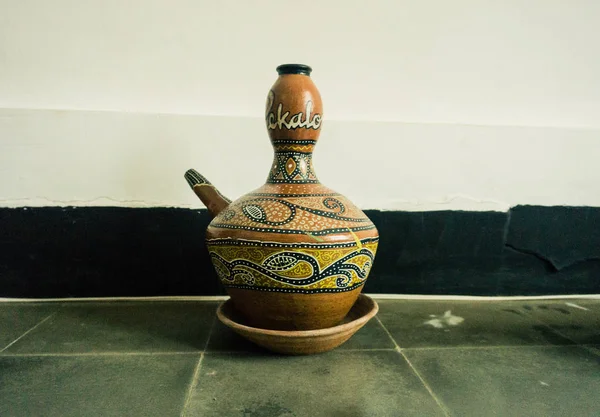 Kendi benzersiz motifi Pekalongan Endonezya Batik Müzesi Fotoğraf görüntülenen çamurdan yapılan geleneksel çanak çömlek biri olarak