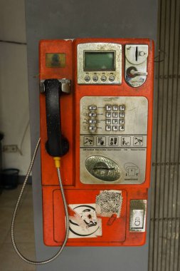 kullanılmayan telefon kulübesi Jakarta Endonezya'da çekilen duvar fotoğraf bekle