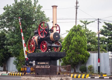 jogja yogyakarta endonezya bir tren pompası heykeli heykeli