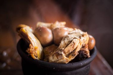 gudeg geleneksel egzotik Endonezya Gıda kendil ve ahşap masa