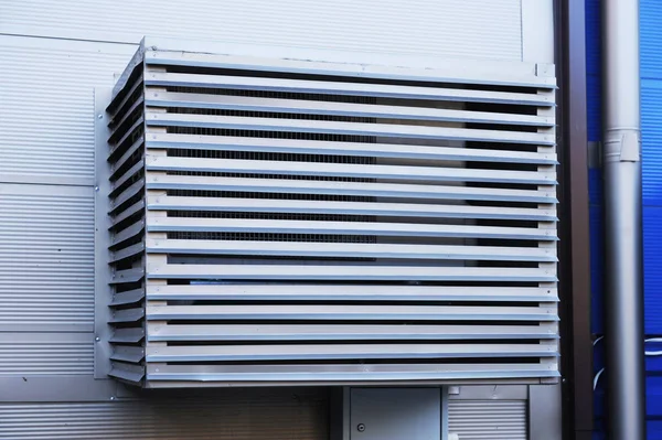 Condicionado Instalado Rua Protegido Por Uma Caixa Metal — Fotografia de Stock
