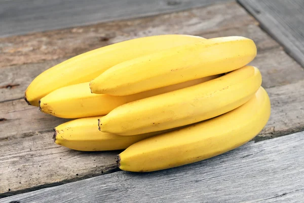 Ramo Bananas Fundo Rústico Foco Seletivo Profundidade Campo Rasa — Fotografia de Stock