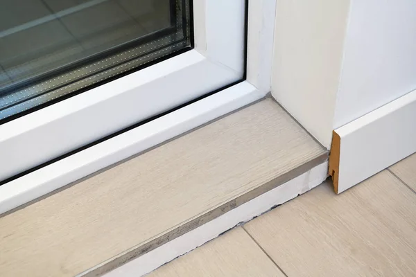 Poor Decoration Threshold Ceramic Tiles Mdf Skirting Board Poorly Installed — Stock Photo, Image