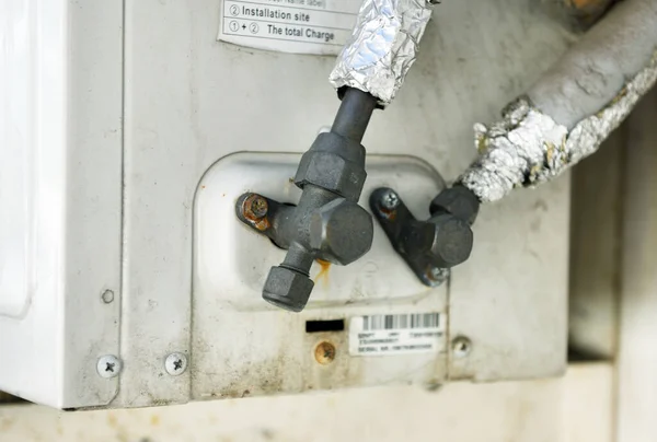 Installatie Van Airconditioner Koppelt Koperen Buis Condensoreenheid — Stockfoto