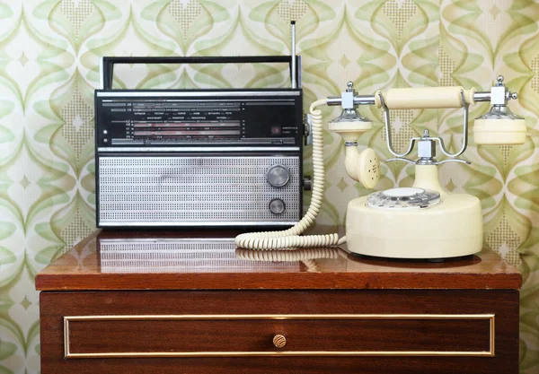 Radio Rétro Sur Table Avec Fond Fonds Écran Vintage — Photo