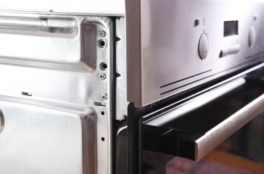 Elektrikli fırının yan görüntüsü. Elektrikli fırın.