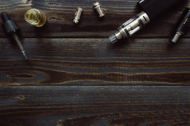 Vaping kopya alanı ile ahşap arka plan ayarla..