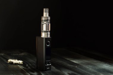 Vape veya e-sigara. Vaping masaya ayarla.