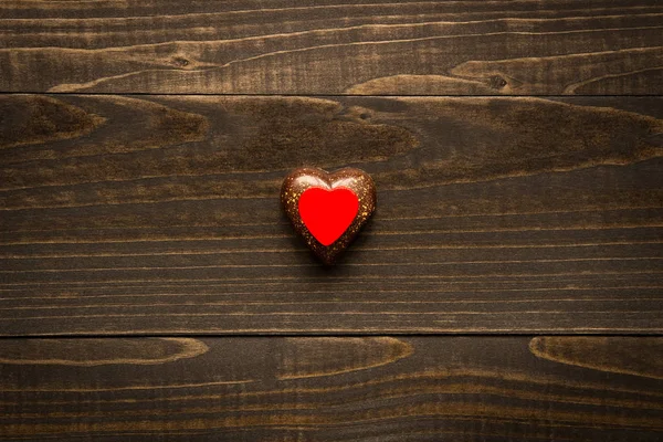 Valentines Day hart op de houten donkere achtergrond. — Stockfoto