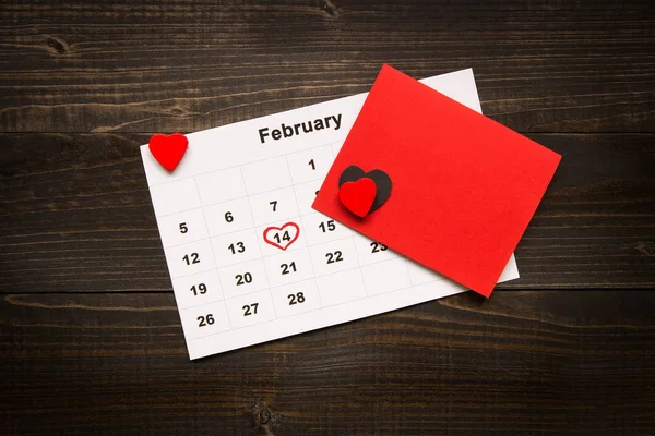 День Святого Валентина фону. День Святого Валентина карт і календар на дерев'яний стіл. — стокове фото