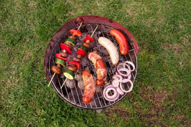 Çeşitli lezzetli Barbekü açık, en iyi görünümü ile ızgara