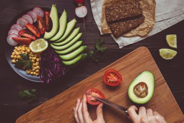 Yemek sağlıklı salata nohut ve sebze ile. Sağlıklı gıda