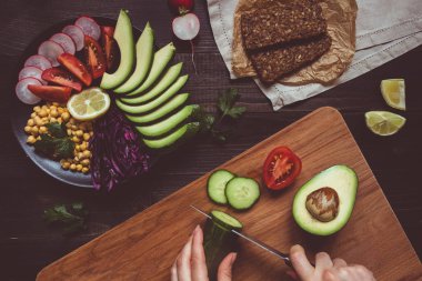 Yemek sağlıklı salata nohut ve sebze ile. Sağlıklı gıda