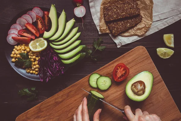 Yemek sağlıklı salata nohut ve sebze ile. Sağlıklı gıda