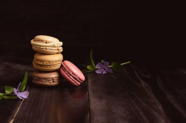 Ahşap tablo, kopya alanı lezzetli macaroons