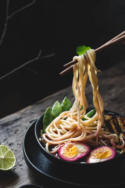 Sebzeli Asya erişte çorbası ve yumurta turşusu..