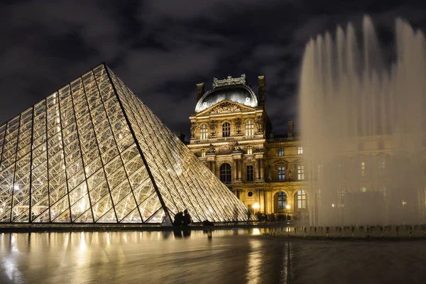 Paris France November 2019 Facade Famous Louvre Palace Its Glass — Stock Photo, Image