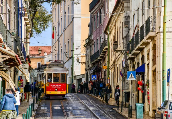 Lizbon Portekiz Aralık 2019 Lizbon Dar Virajlı Sokakları Turistik Yerleri — Stok fotoğraf