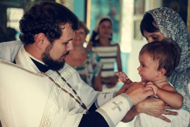 Rostov Don, Rusya Federasyonu - 23 Mayıs 2017: Ortodoks Hristiyan Kilisesi bir çocuğun vaftiz ayini