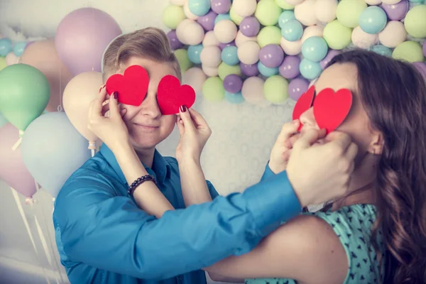 Love Story Happy Couple Love Holding Two Paper Hearts — Stock Photo, Image