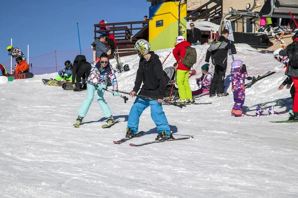 Russie Sotchi Décembre 2017 Station Ski Instructeur Enseigne Ski Une — Photo