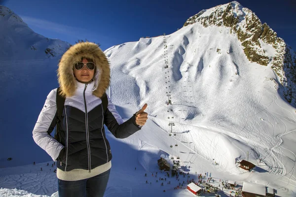 Estación Esquí Chica Ladera Una Pista Esquí Muestra Una Clase —  Fotos de Stock