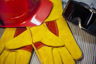 İş güvenliği ve sağlığı kavramı. Maske Kaynakçı tekrar