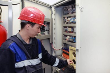 Elektromekanik elektrik güvenliği eldiven güç kablosunu, yüksek gerilim güç elektrik hattı endüstriyel dağıtım fuseboard içinde bağlantı kablolama tutar