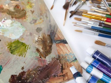 Fırça, Boya ve Sanatçı Paleti
