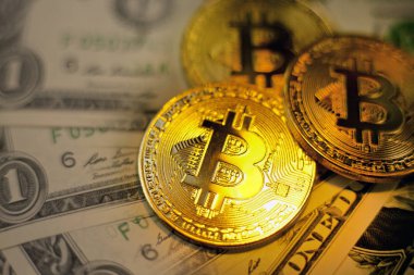  Amerikan doları bir banknot arka plan karşı sikke bitcoin