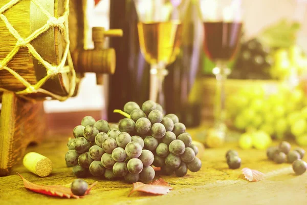 Bottiglia Vino Botte Vino Bicchiere Vino Uva Vino Bianco Rosso — Foto Stock